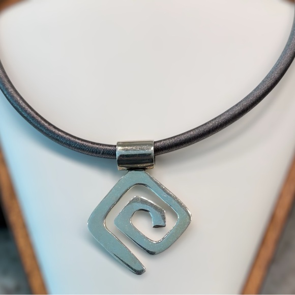 Artisan Jewelry - Sterling Silver 925 Greek Key Spiral Pendant Necklace